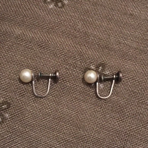 Vintage Retro Faux Pearl Screw On Earrings - Picture 5 of 7